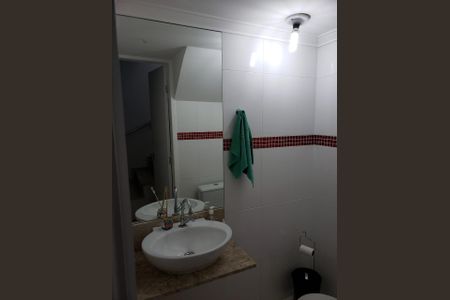 Banheiro de casa de condomínio à venda com 2 quartos, 70m² em Santa Maria, Osasco