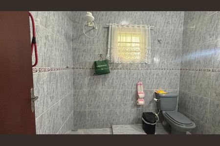 Casa à venda com 173m², 2 quartos e 2 vagas Casa à venda com 173m², 2 quartos e 2 vagasBanheiro