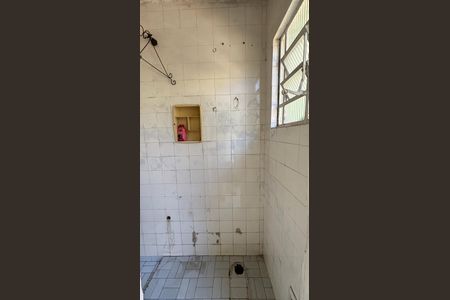 Casa à venda com 173m², 2 quartos e 2 vagas Casa à venda com 173m², 2 quartos e 2 vagasQuintal - Banheiro