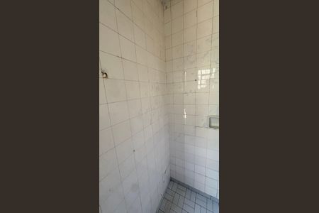 Casa à venda com 173m², 2 quartos e 2 vagas Casa à venda com 173m², 2 quartos e 2 vagasQuintal - Banheiro