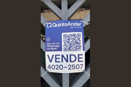 Casa à venda com 173m², 2 quartos e 2 vagas Casa à venda com 173m², 2 quartos e 2 vagasFachada