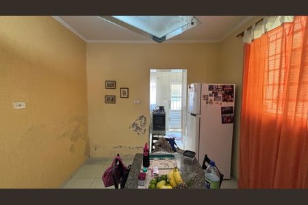 Casa à venda com 173m², 2 quartos e 2 vagas Casa à venda com 173m², 2 quartos e 2 vagasCozinha