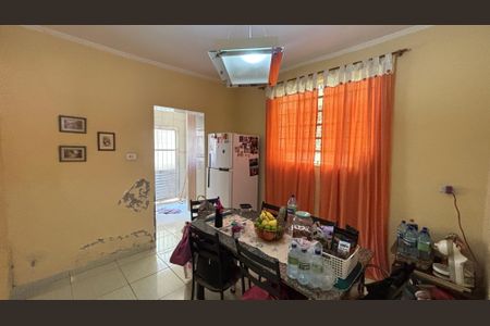 Casa à venda com 173m², 2 quartos e 2 vagas Casa à venda com 173m², 2 quartos e 2 vagasCozinha