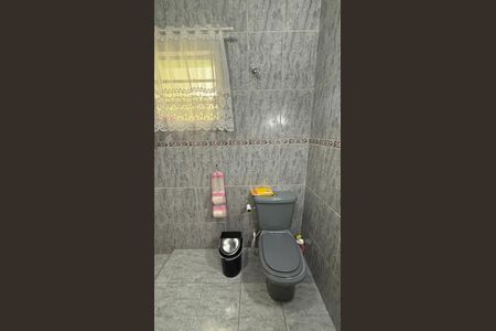 Casa à venda com 173m², 2 quartos e 2 vagas Casa à venda com 173m², 2 quartos e 2 vagasBanheiro