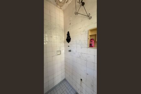 Casa à venda com 173m², 2 quartos e 2 vagas Casa à venda com 173m², 2 quartos e 2 vagasQuintal - Banheiro