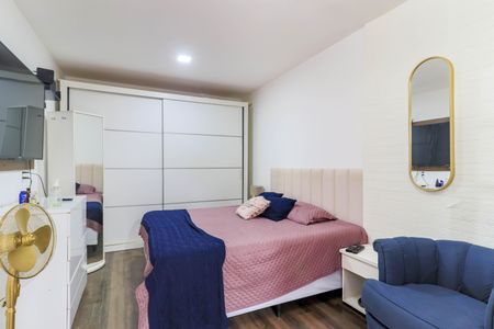 Casa à venda com 249m², 3 quartos e 2 vagas Casa à venda com 249m², 3 quartos e 2 vagasEdícula - Quarto