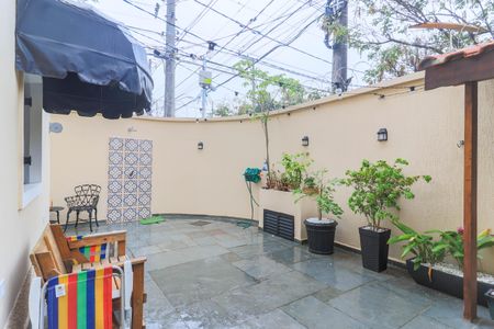 Casa à venda com 249m², 3 quartos e 2 vagas Casa à venda com 249m², 3 quartos e 2 vagasÁrea externa