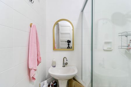 Casa à venda com 249m², 3 quartos e 2 vagas Casa à venda com 249m², 3 quartos e 2 vagasEdícula - Banheiro