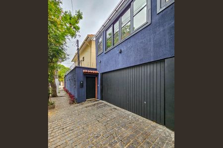 Casa à venda com 249m², 3 quartos e 2 vagas Casa à venda com 249m², 3 quartos e 2 vagasFachada