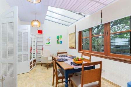 Casa à venda com 249m², 3 quartos e 2 vagas Casa à venda com 249m², 3 quartos e 2 vagasEdícula - Cozinha