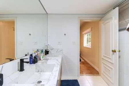 Casa à venda com 249m², 3 quartos e 2 vagas Casa à venda com 249m², 3 quartos e 2 vagasBanheiro da Suíte