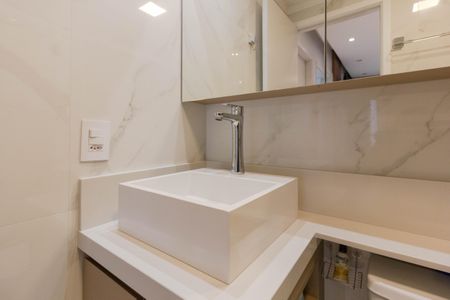 Apartamento à venda com 43m², 2 quartos e 1 vaga Apartamento à venda com 43m², 2 quartos e 1 vagaBanheiro Social