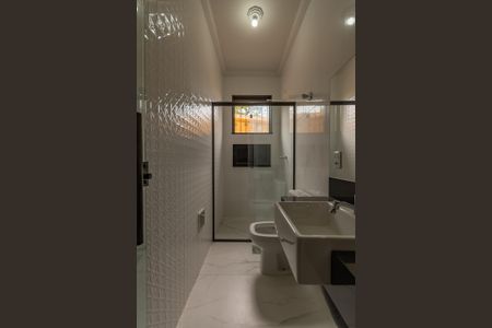 Casa à venda com 200m², 5 quartos e 2 vagas Casa à venda com 200m², 5 quartos e 2 vagasBanheiro Social