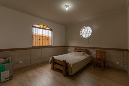 Casa à venda com 200m², 5 quartos e 2 vagas Casa à venda com 200m², 5 quartos e 2 vagasSuíte