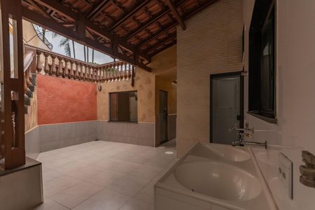 Casa à venda com 200m², 5 quartos e 2 vagas Casa à venda com 200m², 5 quartos e 2 vagasÁrea de Serviço