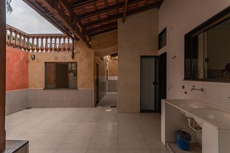 Casa à venda com 200m², 5 quartos e 2 vagas Casa à venda com 200m², 5 quartos e 2 vagasÁrea de Serviço
