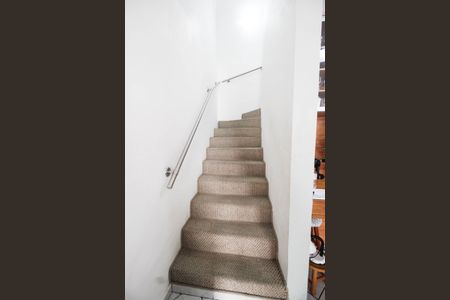 Escada de casa de condomínio à venda com 2 quartos, 75m² em Vila Espanhola, São Paulo