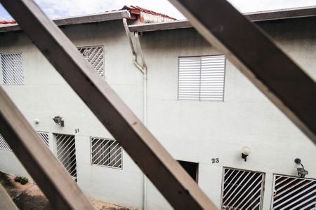 Casa de condomínio à venda com 75m², 2 quartos e 1 vagaVista