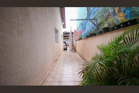 Casa à venda com 250m², 5 quartos e 3 vagas Casa à venda com 250m², 5 quartos e 3 vagasCorredor