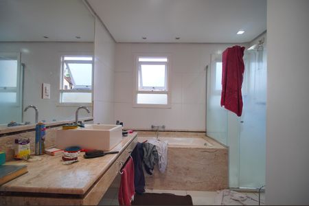 Casa para alugar com 241m², 3 quartos e 2 vagasBanheiro da Suíte 1