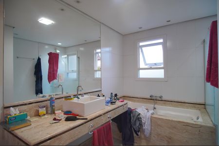 Casa para alugar com 241m², 3 quartos e 2 vagasBanheiro da Suíte 1