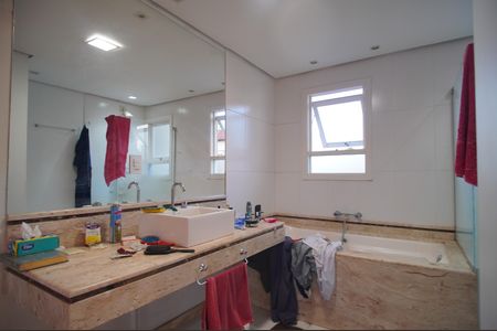 Casa para alugar com 241m², 3 quartos e 2 vagasBanheiro da Suíte 1