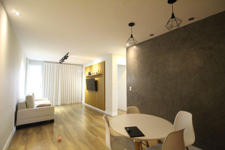 Sala de apartamento para alugar com 2 quartos, 78m² em Barra da Tijuca, Rio de Janeiro
