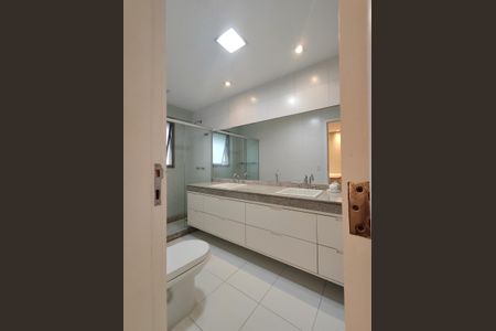Apartamento para alugar com 206m², 4 quartos e 3 vagasBanheiro da Suíte 4