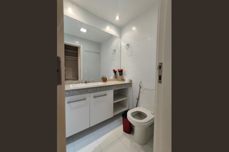 Apartamento para alugar com 206m², 4 quartos e 3 vagasBanheiro da Suíte 1