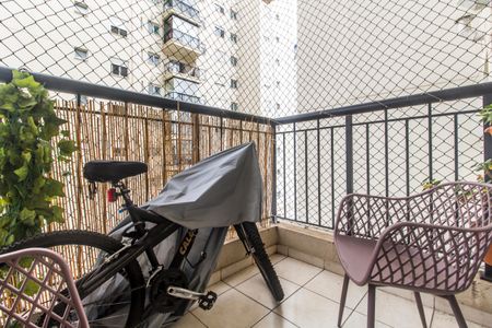 Varanda de apartamento à venda com 2 quartos, 68m² em Jardim Tupanci, Barueri