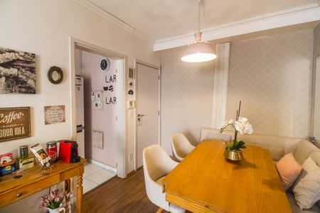 Sala de apartamento à venda com 2 quartos, 68m² em Jardim Tupanci, Barueri