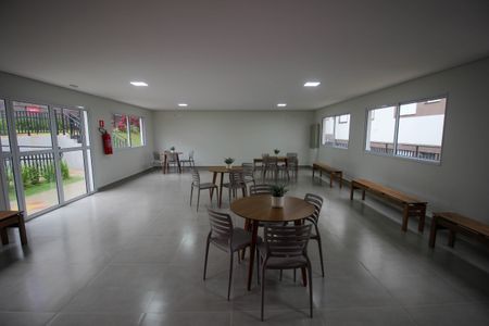 Apartamento para alugar com 42m², 2 quartos e 1 vaga Apartamento para alugar com 42m², 2 quartos e 1 vagaÁrea comum - Salão de festas