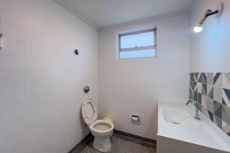 Banheiro de apartamento à venda com 1 quarto, 57m² em Jardim da Gloria, São Paulo