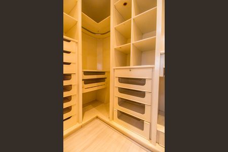 Apartamento à venda com 96m², 3 quartos e 2 vagasCloset