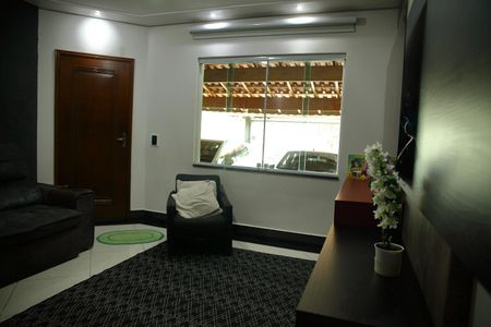 Casa à venda com 134m², 3 quartos e 4 vagasSala