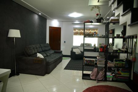 Casa à venda com 134m², 3 quartos e 4 vagasSala