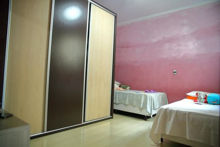 Casa à venda com 134m², 3 quartos e 4 vagasSuíte 2