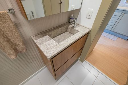 Banheiro de kitnet/studio para alugar com 1 quarto, 23m² em Pinheiros, São Paulo