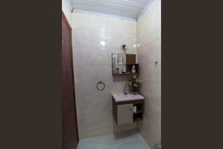 Casa para alugar com 70m², 2 quartos e sem vaga Casa para alugar com 70m², 2 quartos e sem vagaBanheiro Social