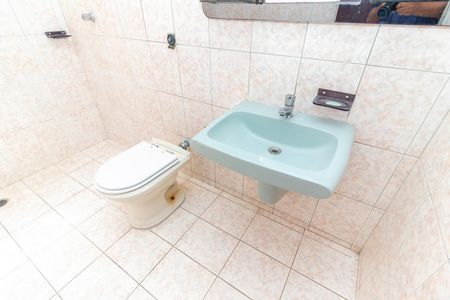 Casa para alugar com 314m², 6 quartos e 4 vagasBanheiro Social 1