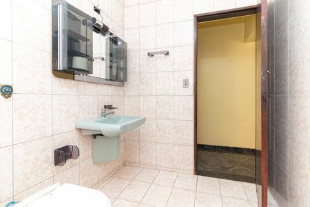 Casa para alugar com 314m², 6 quartos e 4 vagasBanheiro Social 1