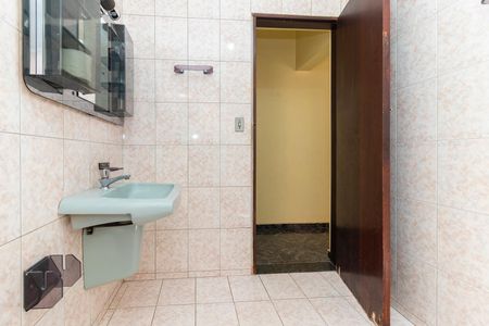 Casa para alugar com 314m², 6 quartos e 4 vagasBanheiro Social 1