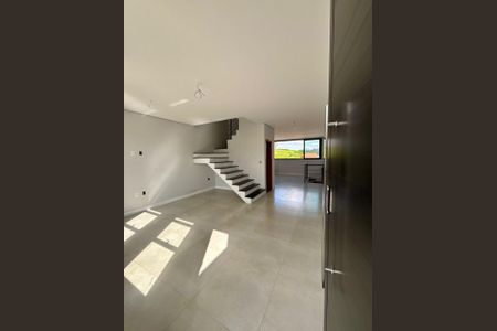 Casa à venda com 137m², 3 quartos e 2 vagasFoto 01
