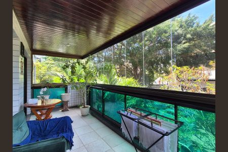 Apartamento à venda com 101m², 2 quartos e 2 vagasVaranda 