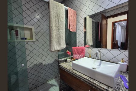 Apartamento à venda com 101m², 2 quartos e 2 vagasBanheiro 