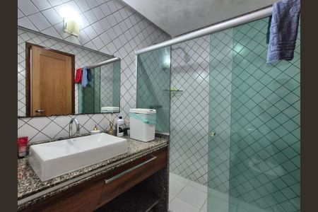 Apartamento à venda com 101m², 2 quartos e 2 vagasBanheiro suite 