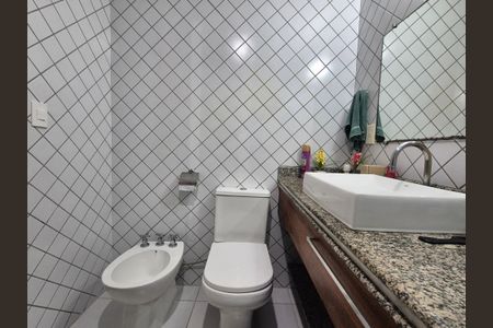 Apartamento à venda com 101m², 2 quartos e 2 vagasBanheiro suite 
