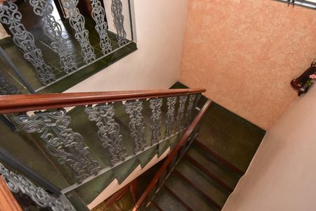 Casa à venda com 478m², 4 quartos e 10 vagasEscada