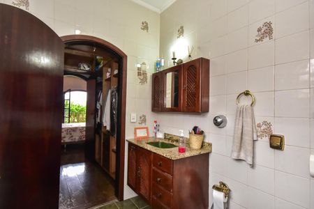 Casa à venda com 478m², 4 quartos e 10 vagasBanheiro Suíte 2