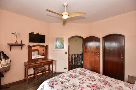 Casa à venda com 478m², 4 quartos e 10 vagasSuíte 2